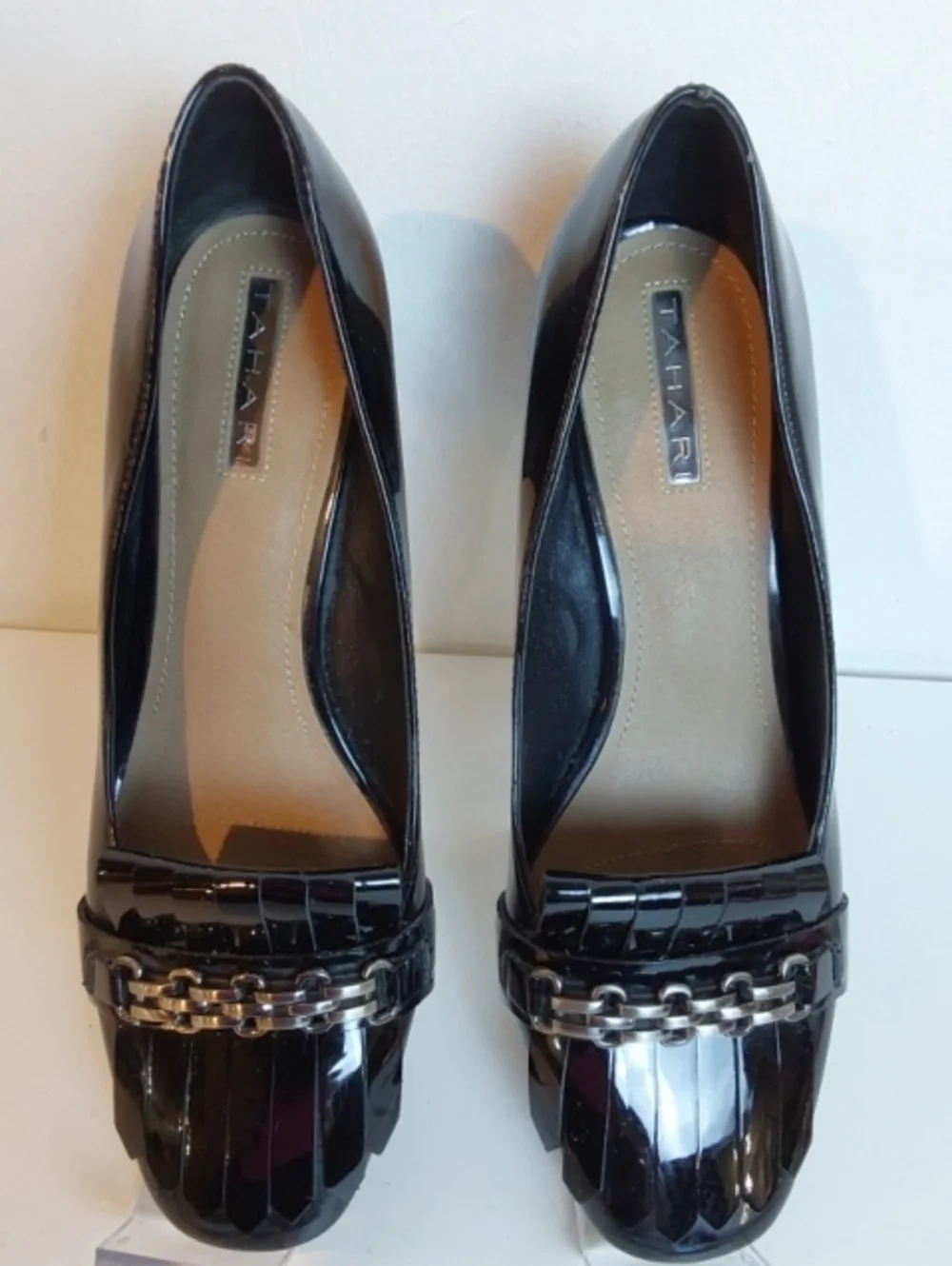 Tahari sleek patent